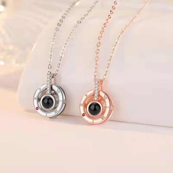 Women's Fashion Simple Projection Pendant Necklace